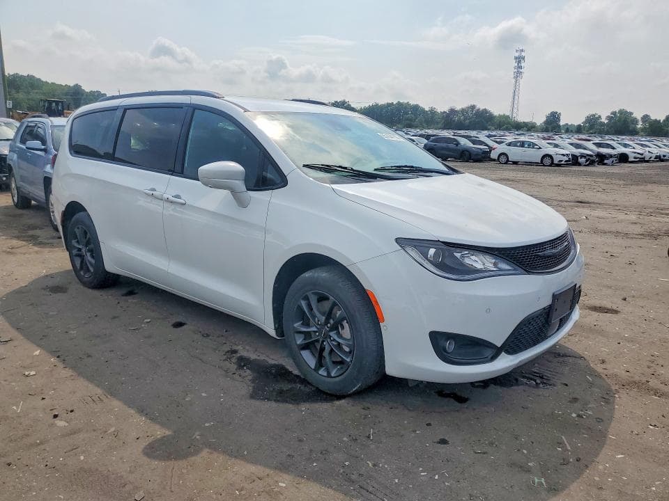 2020 CHRYSLER PACIFICA TOURING L 4