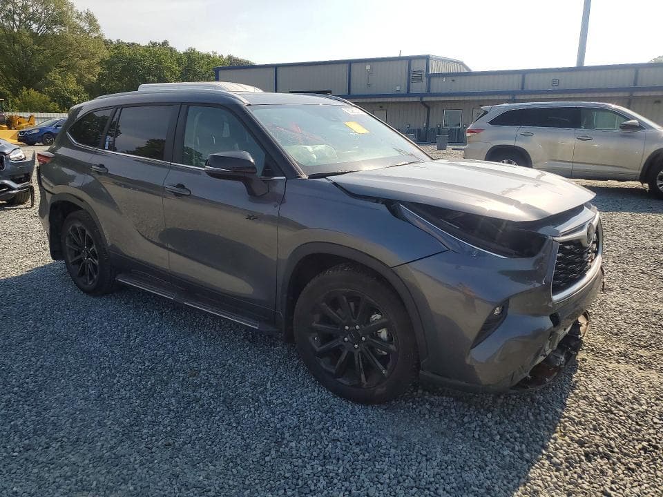 2024 TOYOTA HIGHLANDER XLE 4