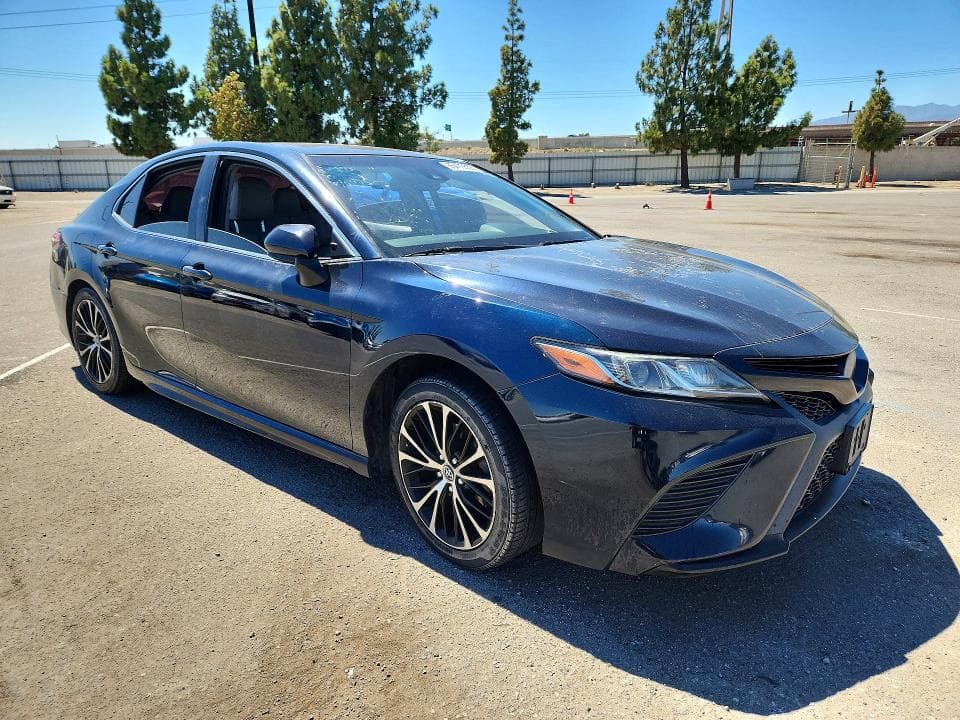 2018 TOYOTA CAMRY SE 4