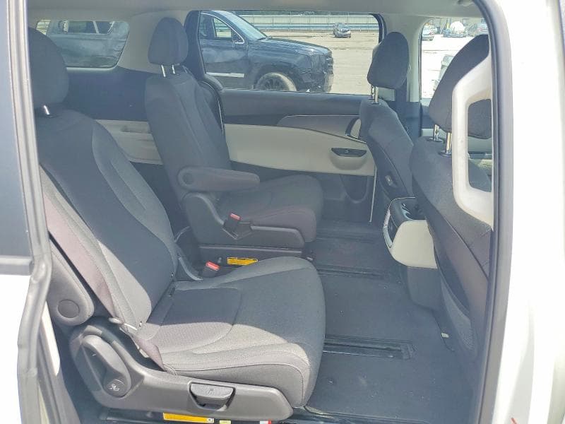 2023 KIA CARNIVAL LX 11