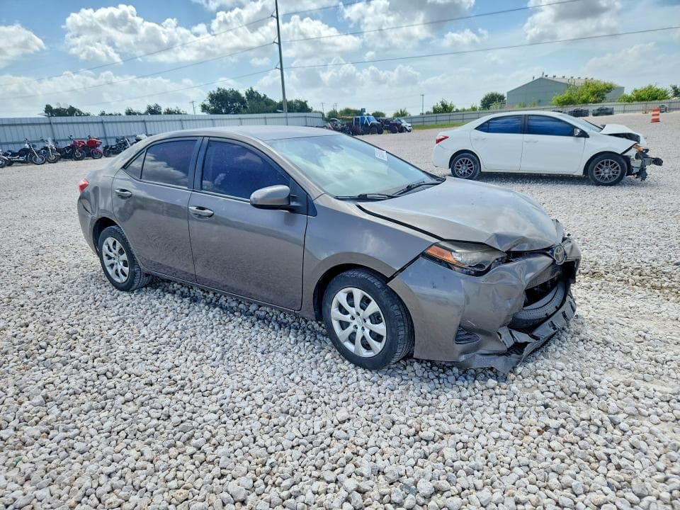 2017 TOYOTA COROLLA LE 4