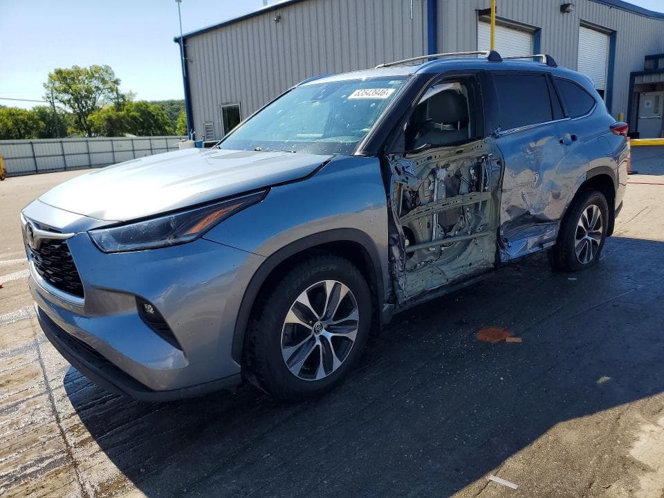 2021 TOYOTA HIGHLANDER XLE - 1