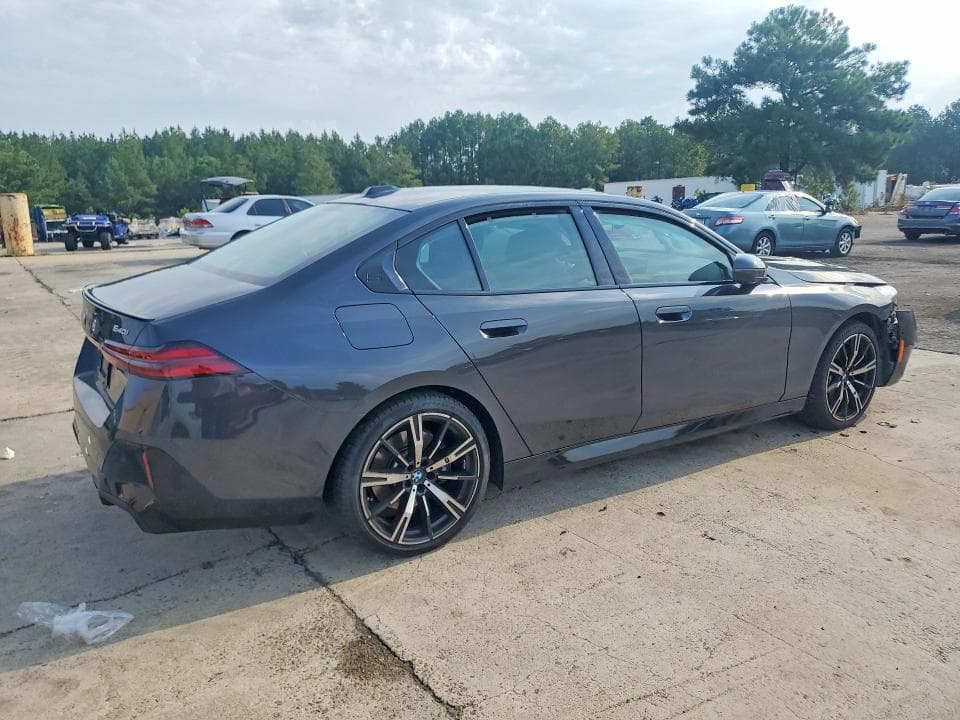 2025 BMW 540 XI 3