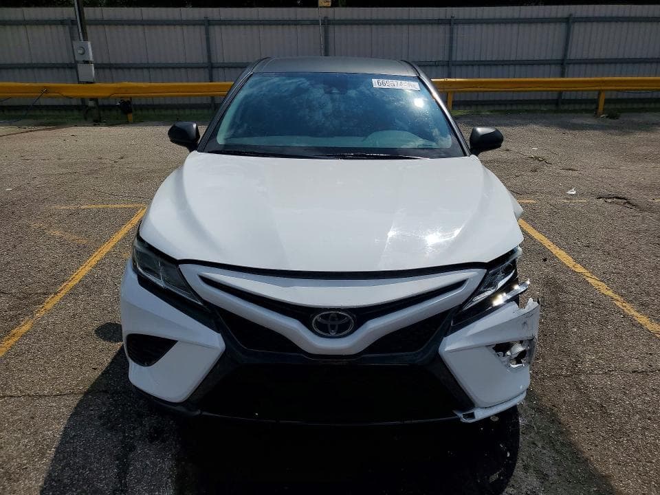 2020 TOYOTA CAMRY SE 5