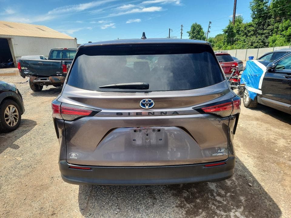 2021 TOYOTA SIENNA LE 6