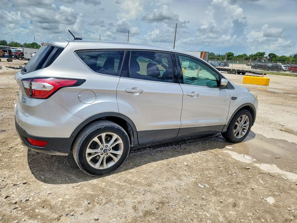 2017 FORD ESCAPE SE 3