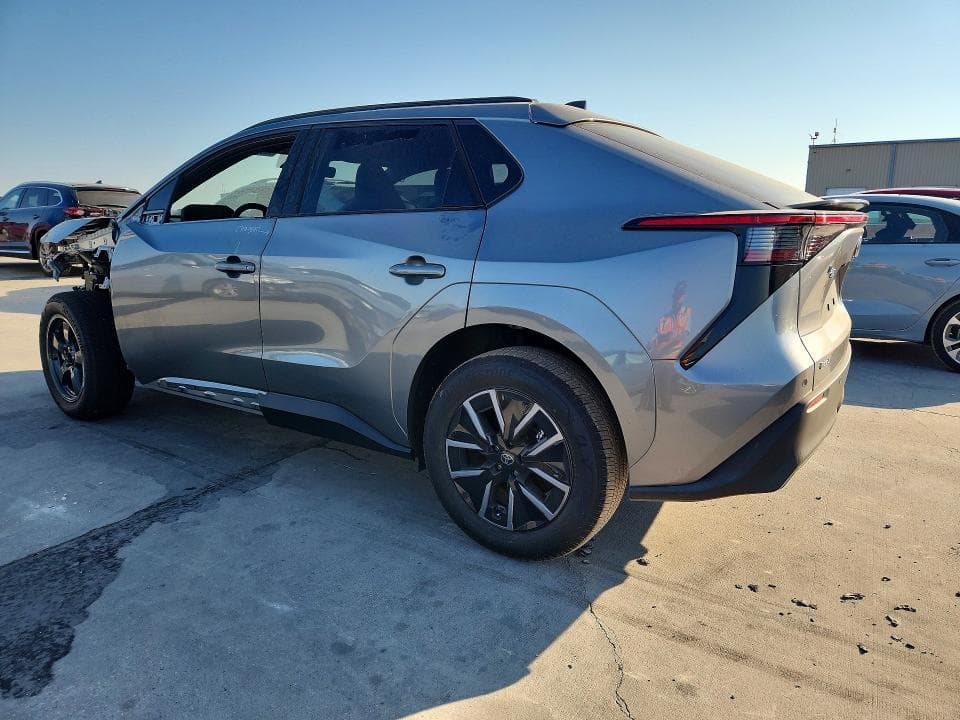 2026 TOYOTA BZ XLE 2