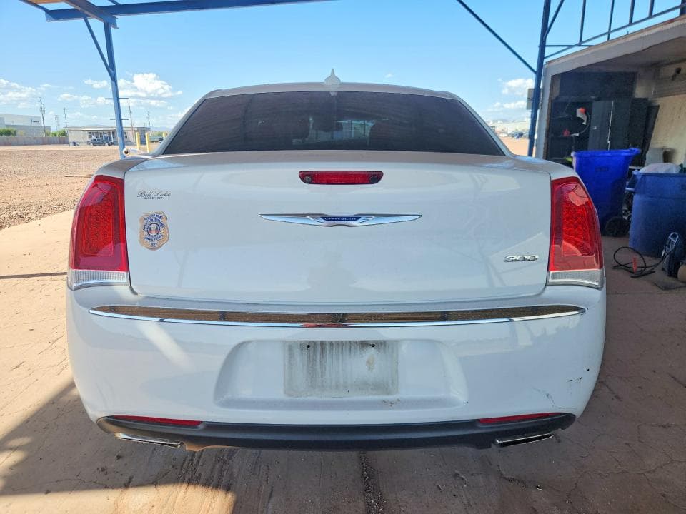 2019 CHRYSLER 300 LIMITED 6