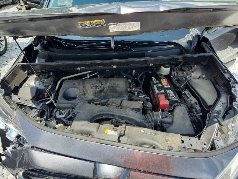 2019 TOYOTA RAV4 XLE 12