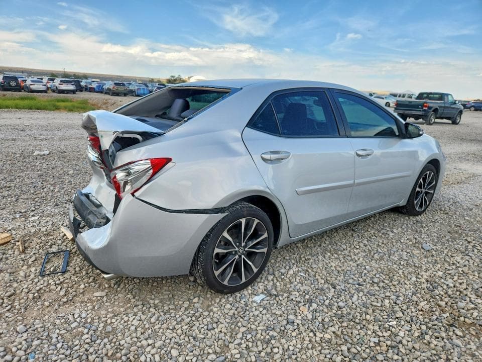 2017 TOYOTA COROLLA SE 3