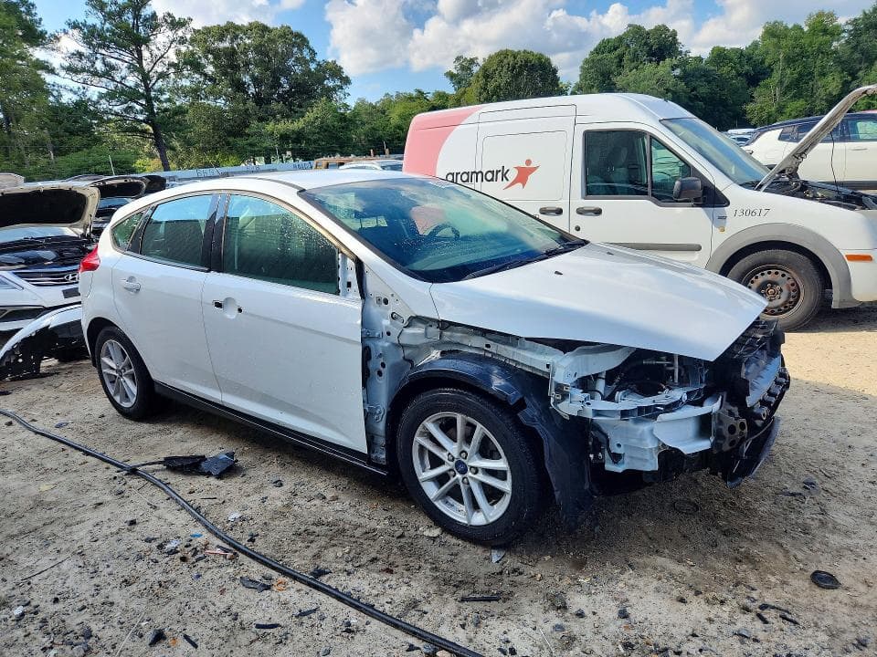 2017 FORD FOCUS SE 4