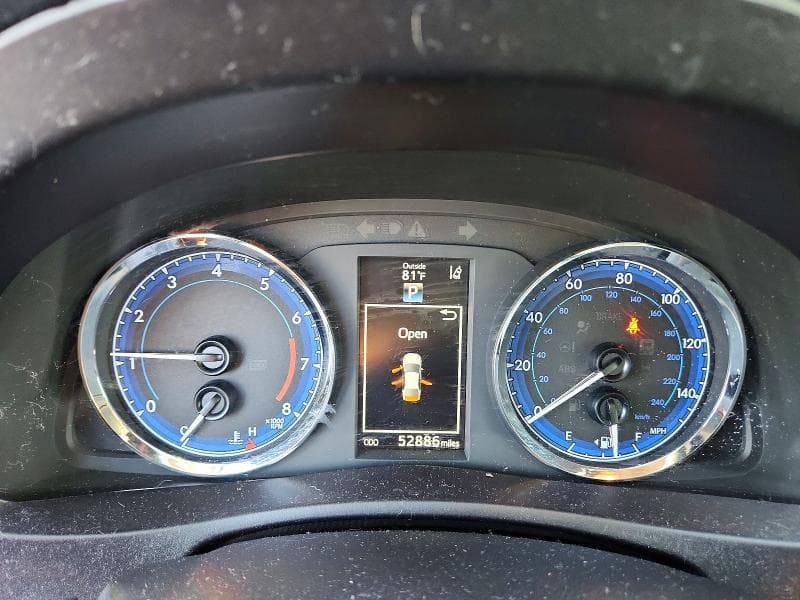 2018 TOYOTA COROLLA XLE 9
