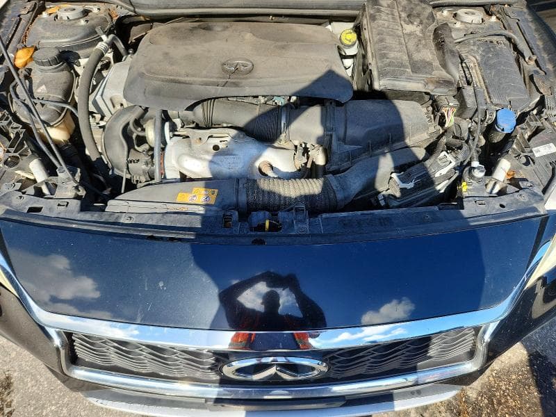 2017 INFINITI QX30 BASE 12