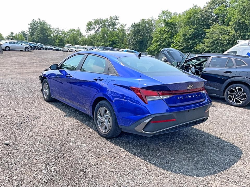 2024 HYUNDAI ELANTRA SE 3