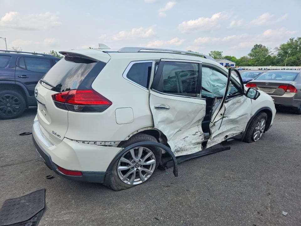 2017 NISSAN ROGUE SV 3