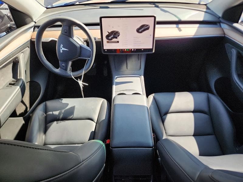 2025 TESLA MODEL Y 8