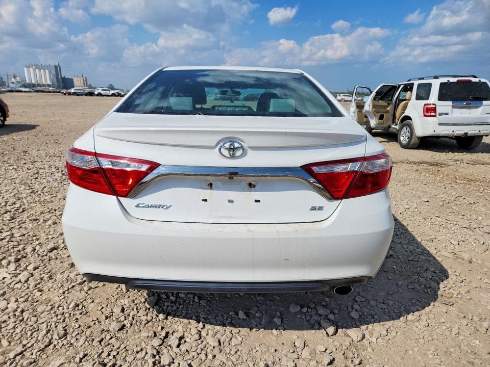 2017 TOYOTA CAMRY SE 6