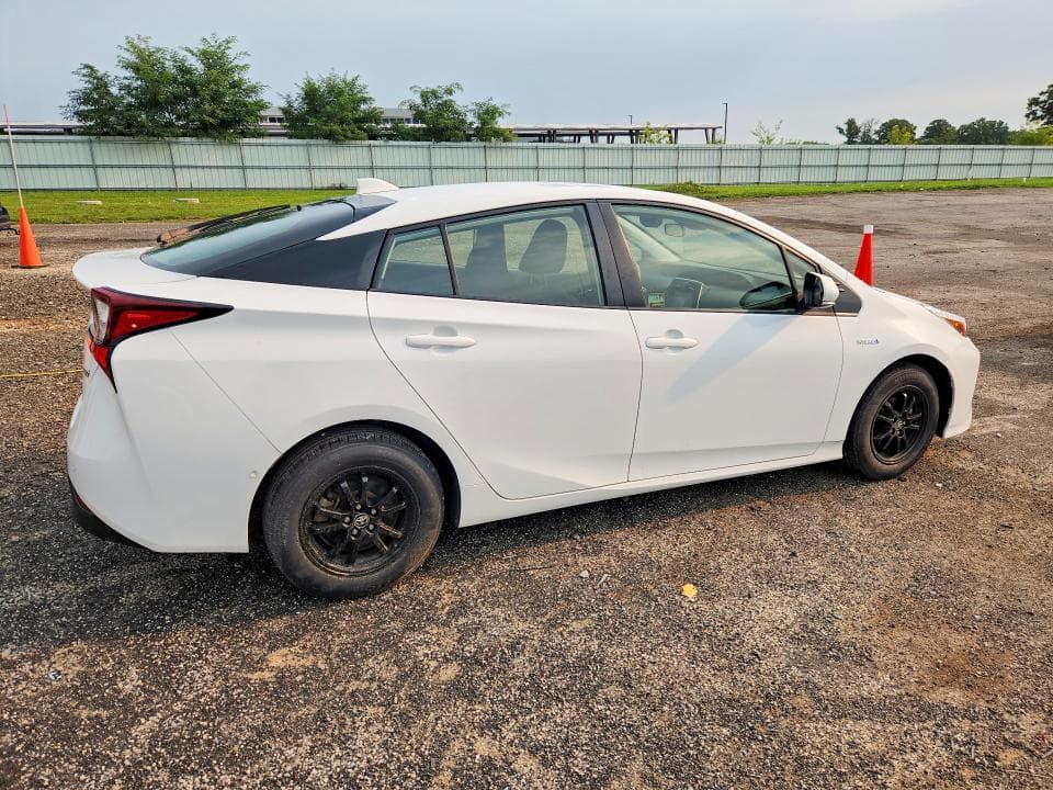 2021 TOYOTA PRIUS LE 3