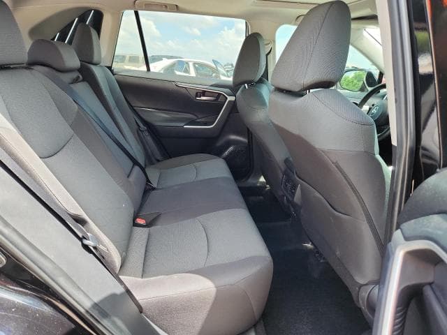 2025 TOYOTA RAV4 XLE 11