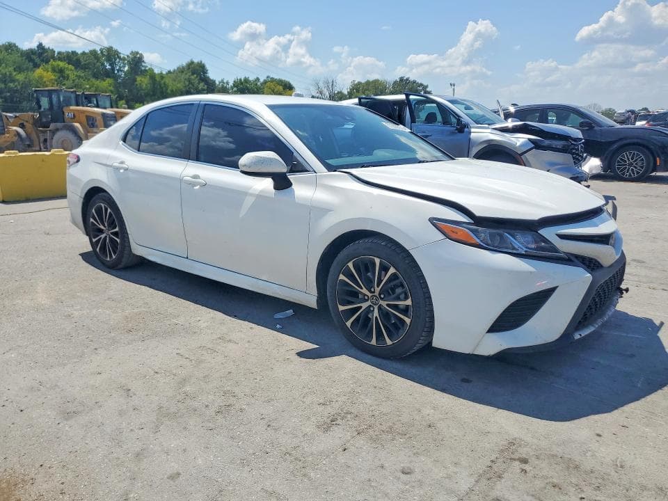 2019 TOYOTA CAMRY SE 4