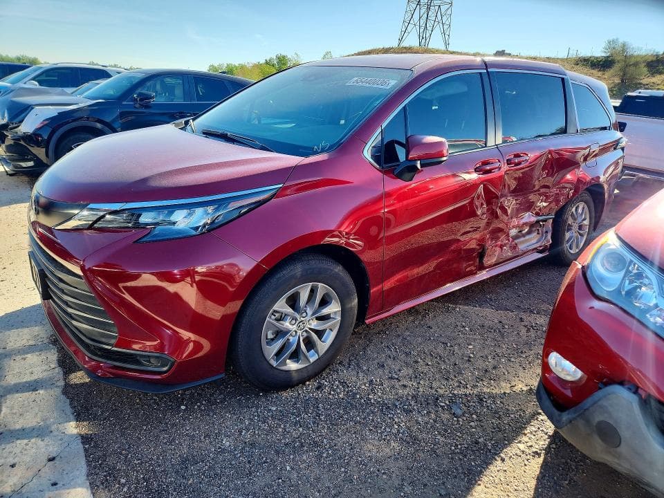 2026 TOYOTA SIENNA LE - 1