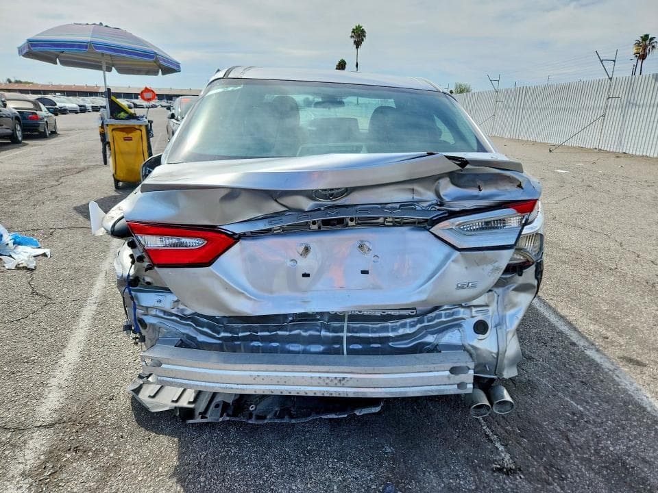2018 TOYOTA CAMRY SE 6