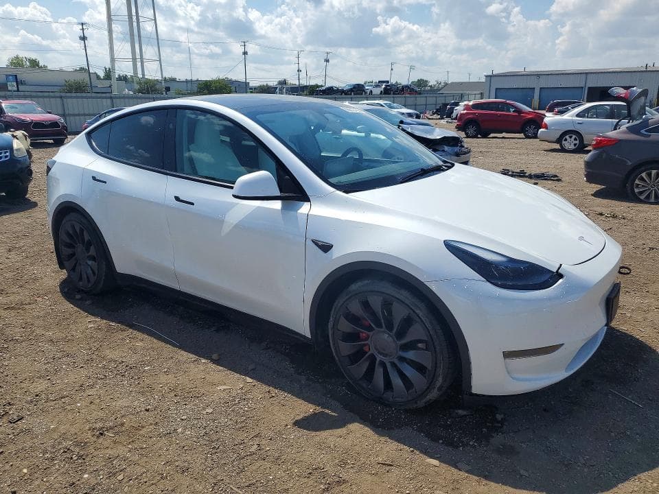 2024 TESLA MODEL Y 4