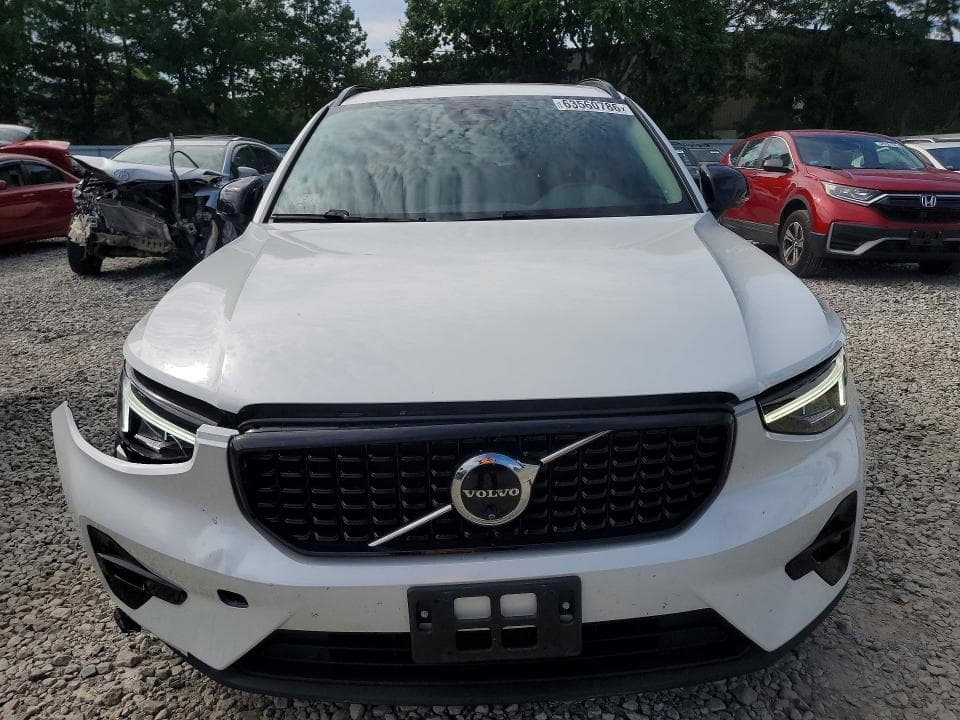 2024 VOLVO XC40 PLUS 5