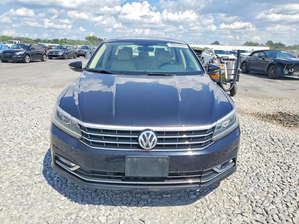 2018 VOLKSWAGEN PASSAT SE 5