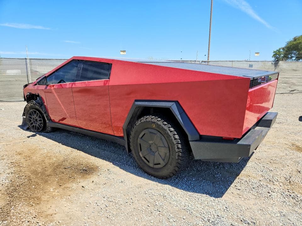 2025 TESLA CYBERTRUCK 2