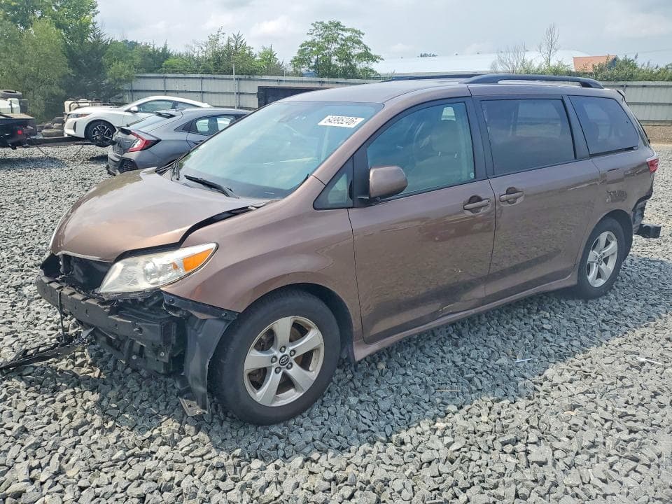 2018 TOYOTA SIENNA LE - 1