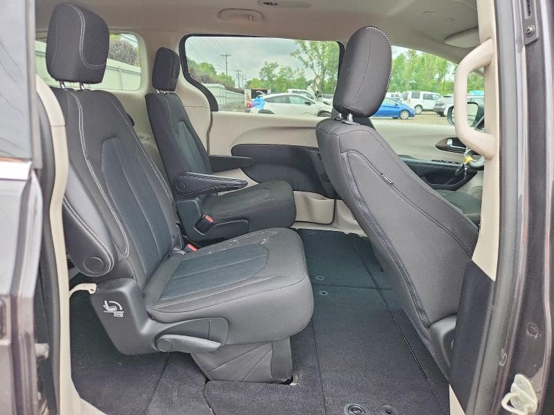 2022 CHRYSLER VOYAGER LX 11