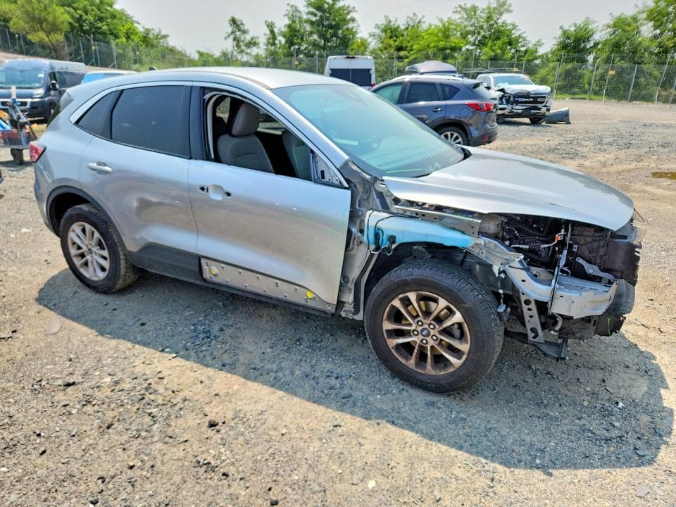 2021 FORD ESCAPE SE 4