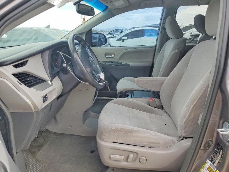 2017 TOYOTA SIENNA LE 7