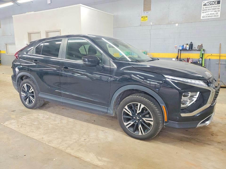 2023 MITSUBISHI ECLIPSE CROSS SE 4