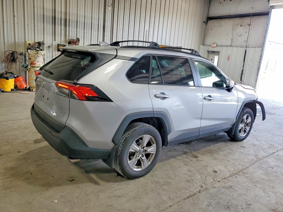 2025 TOYOTA RAV4 XLE 3