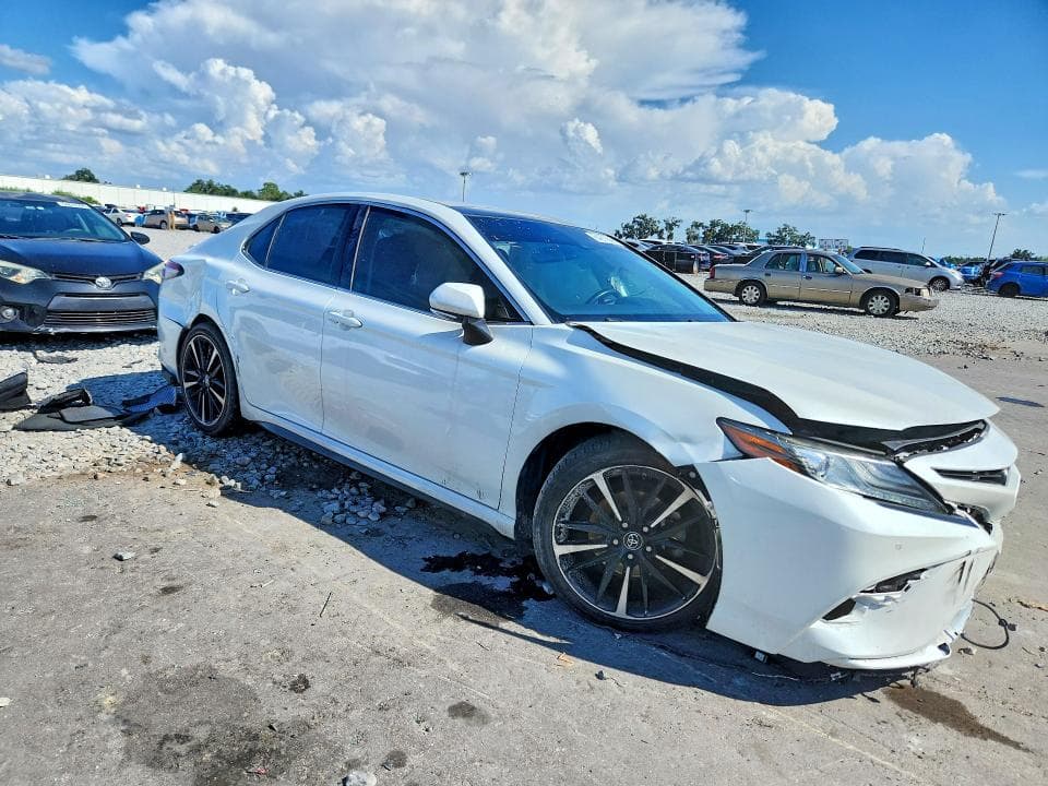 2018 TOYOTA CAMRY XSE 4
