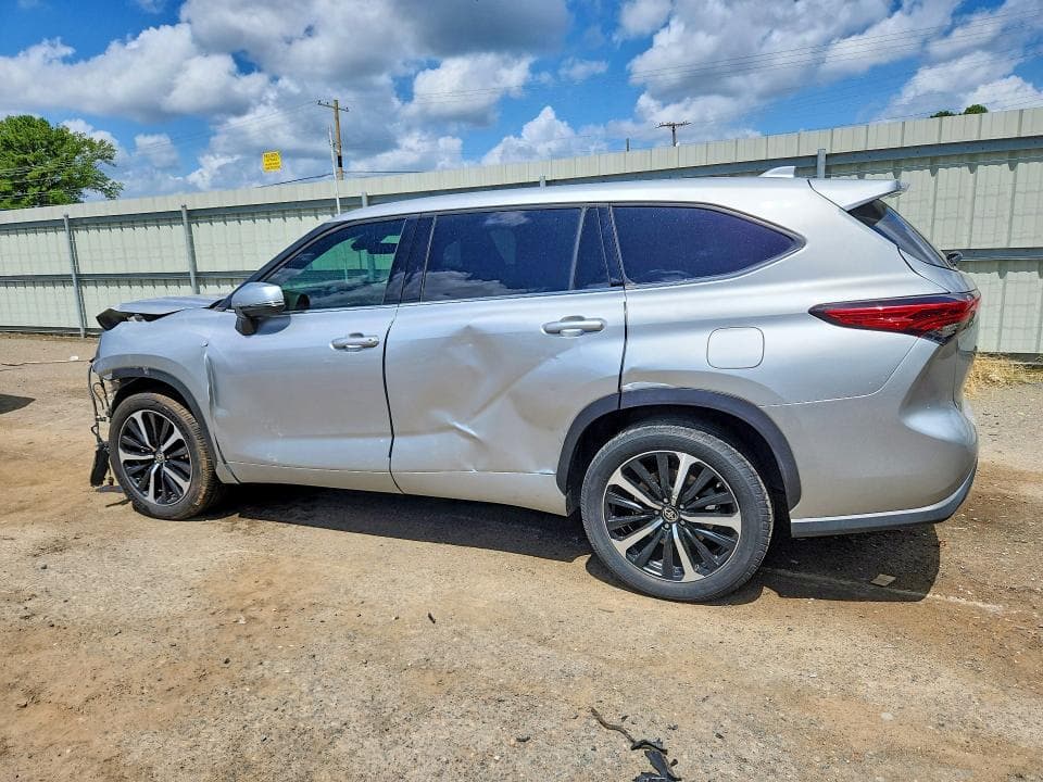 2021 TOYOTA HIGHLANDER LE 2
