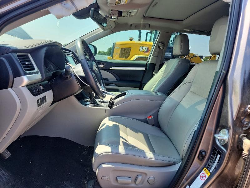 2019 TOYOTA HIGHLANDER XLE 7