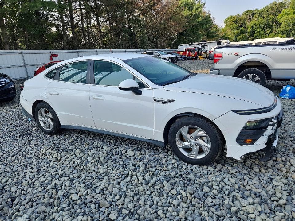 2025 HYUNDAI SONATA SE 4