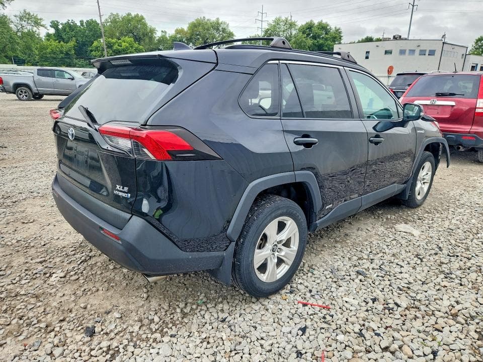 2019 TOYOTA RAV4 HYBRID XLE 3