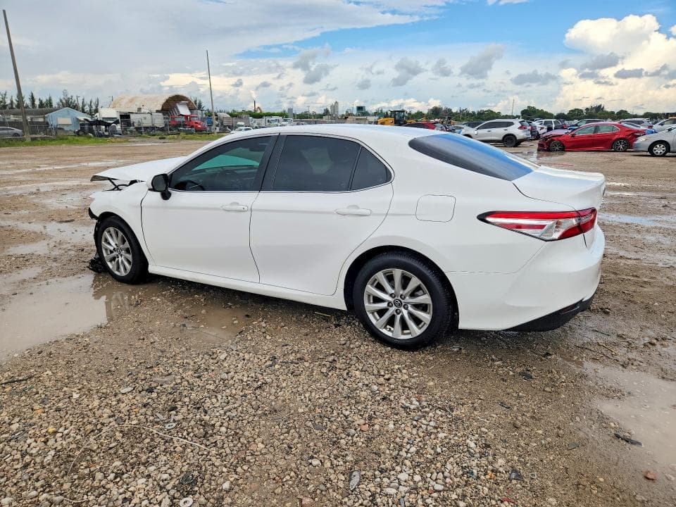 2018 TOYOTA CAMRY LE 2