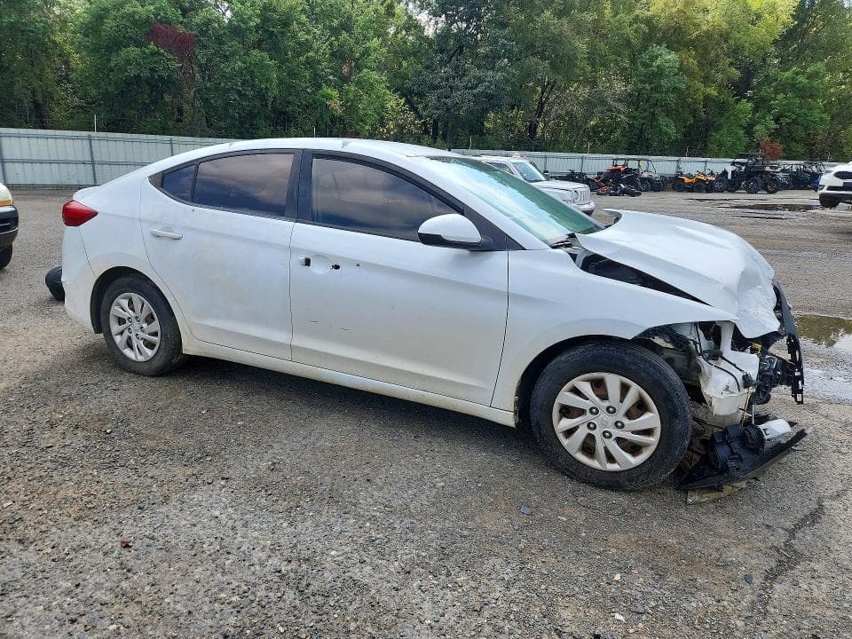 2017 HYUNDAI ELANTRA SE 4