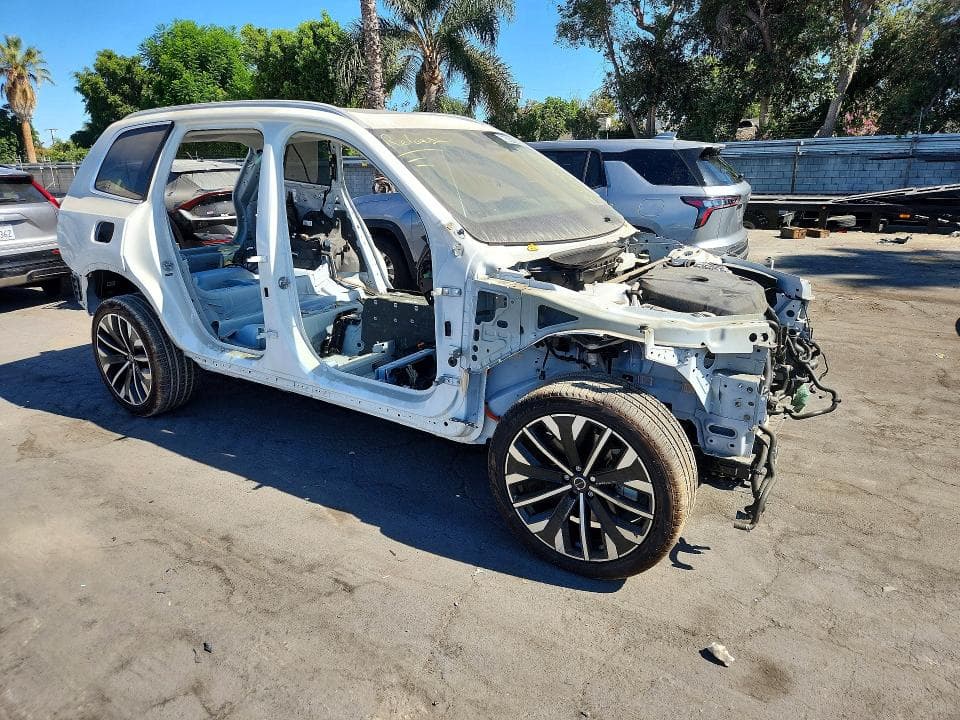 2025 VOLVO XC90 ULTRA 4