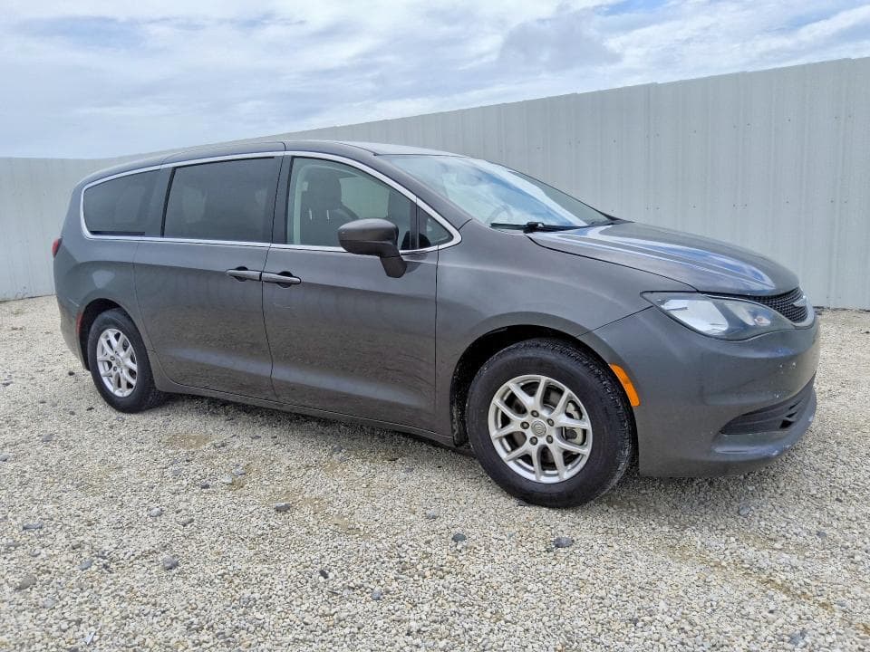 2020 CHRYSLER VOYAGER LX 4