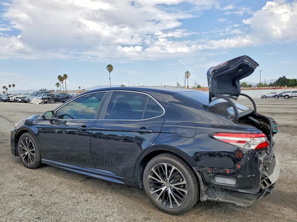 2018 TOYOTA CAMRY SE 2