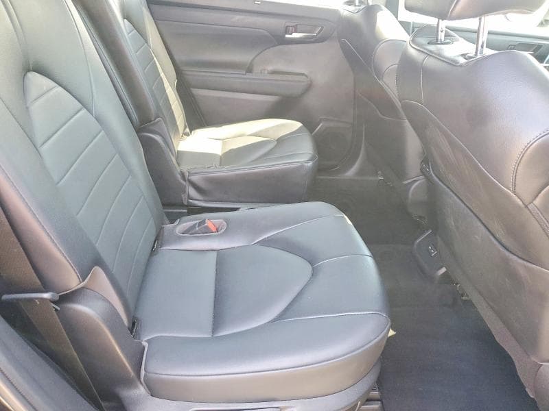2022 TOYOTA HIGHLANDER XLE 11
