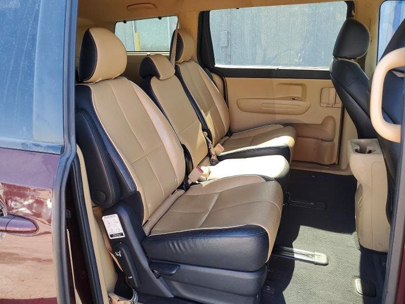 2017 KIA SEDONA LX 11