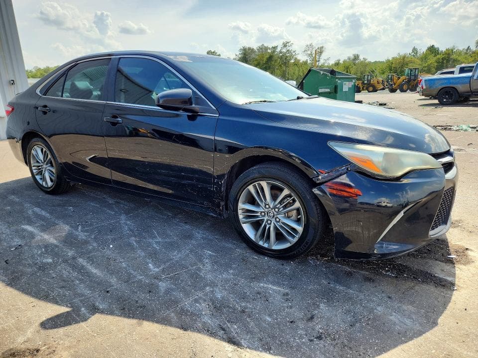 2017 TOYOTA CAMRY SE 4