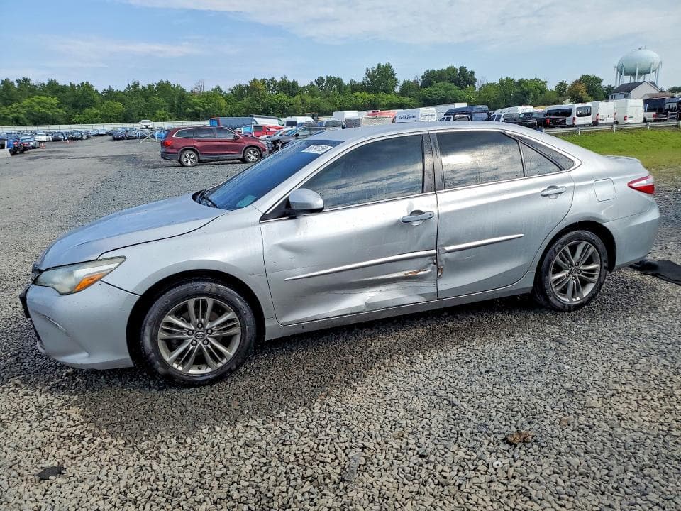 2017 TOYOTA CAMRY SE - 1